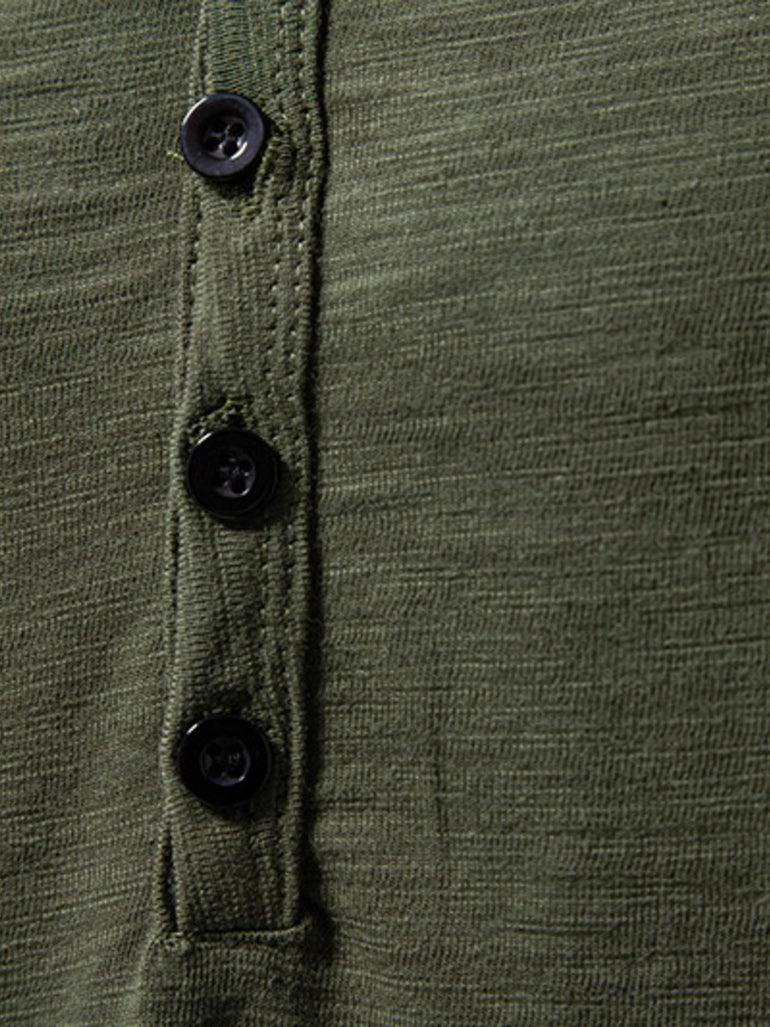 Barevici Crest button tee men’s minimalist casual t shirt dark grey buttons close up