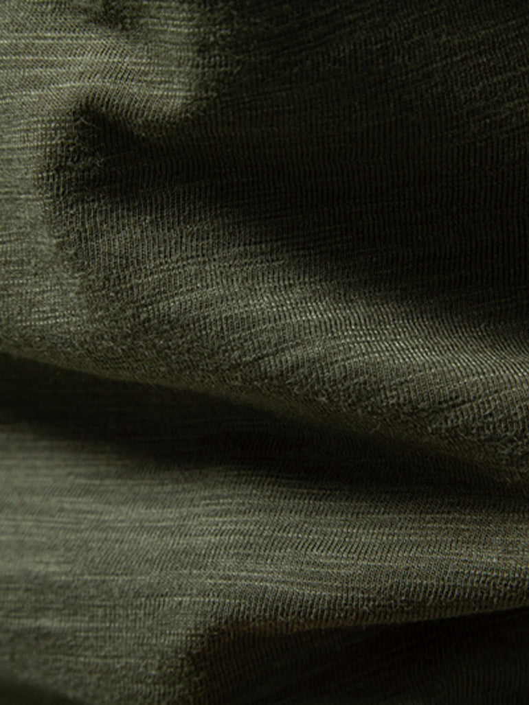 Barevici Crest button tee men’s minimalist casual t shirt dark grey close up